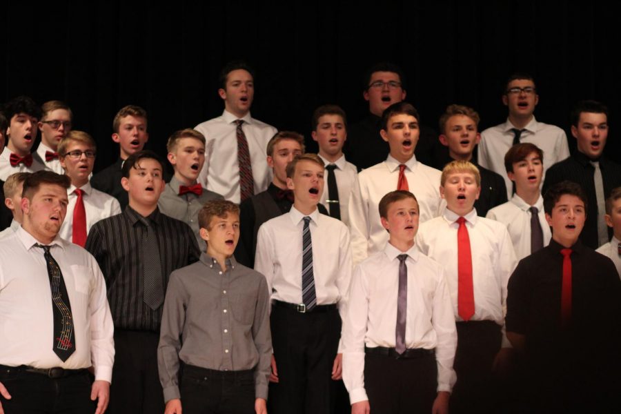 Members+of+the+mixed+chorus+sing+at+the+fall+concert+on+October+1st.+Members+of+all+choirs+were+eligible+to+compete+for+all-state.