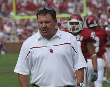9 September 2006: Oklahoma offensive coordinator Kevin Wilson works with his players before the start of the Sooners  37-20 victory over the Washington Huskies at Owen Field in Norman, OK.
