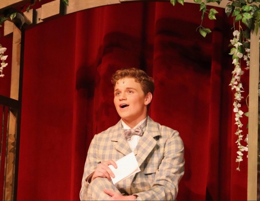 Junior Ben Hastreiter played the lead role as Professor Harold Hill.