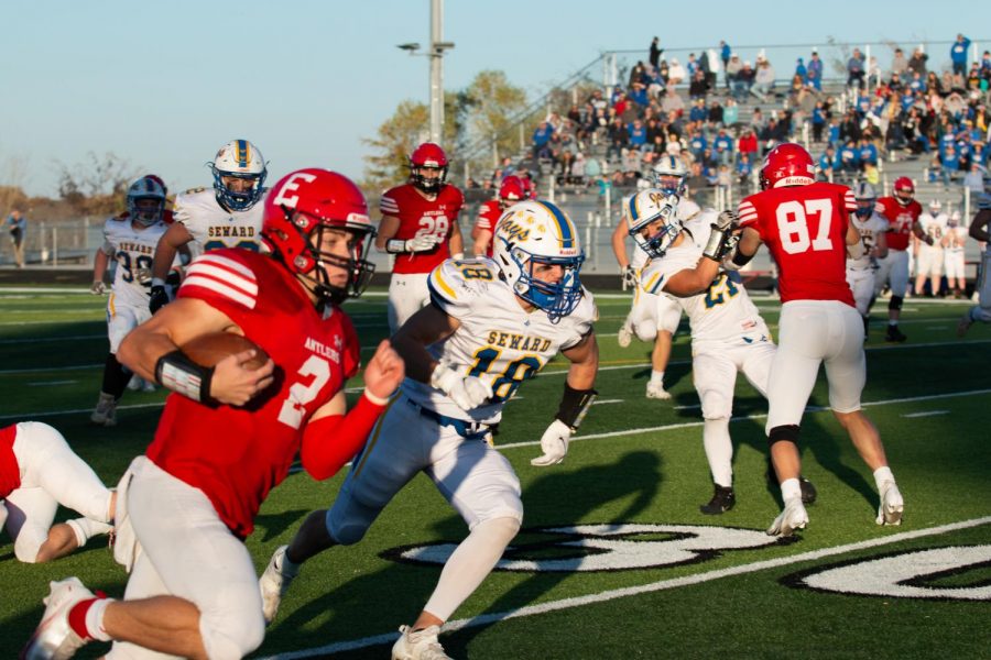 #2 Connor Hunt carrying the ball for a touchdown against the Bluejays. Elkhorn beats Seward with a score of 35-20 on Friday, November 5th. 