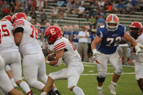 KJ Schenk looking for a gap on a rush against Gross Catholic on 9/8/2022