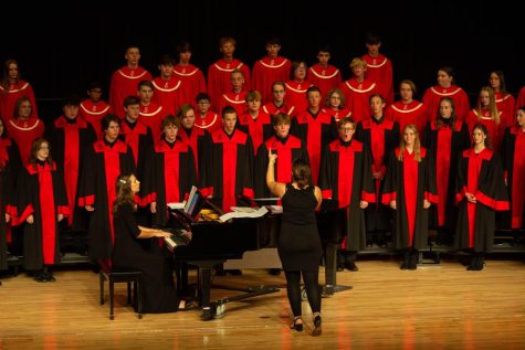 Abby Thompson leads the choir during the fall concert. The Choral Collaborative is Nov. 13.