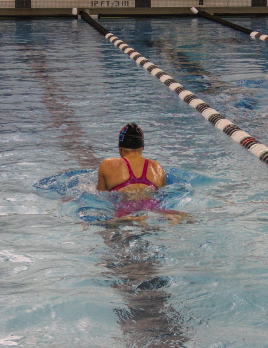 Elkhorn swimmer catching her breath in the middle of the race. 